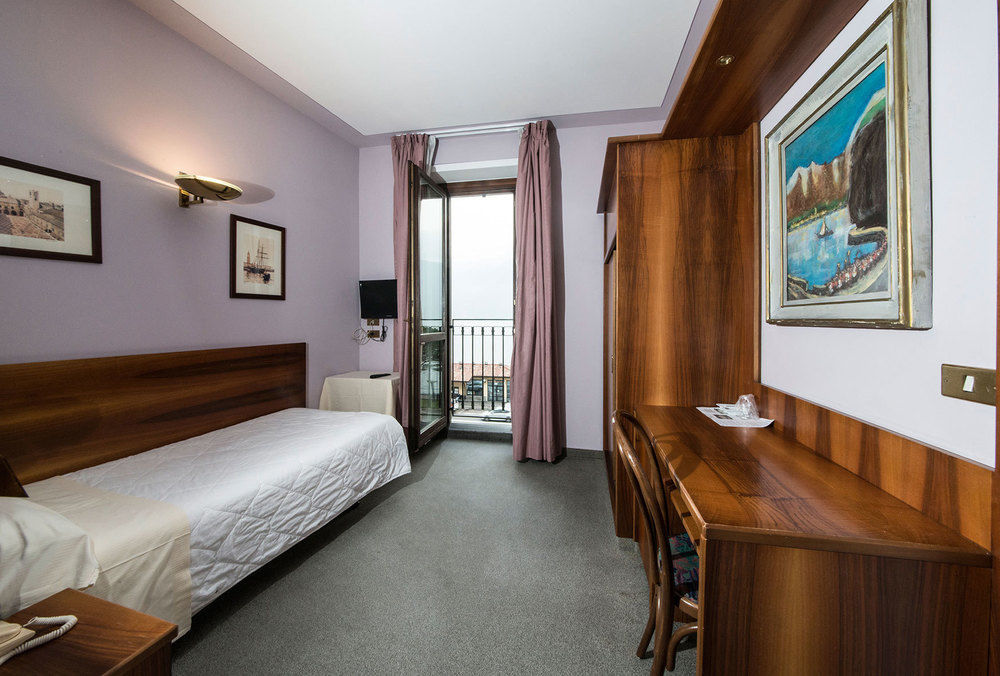 Albergo Moderno Lovere Exterior foto